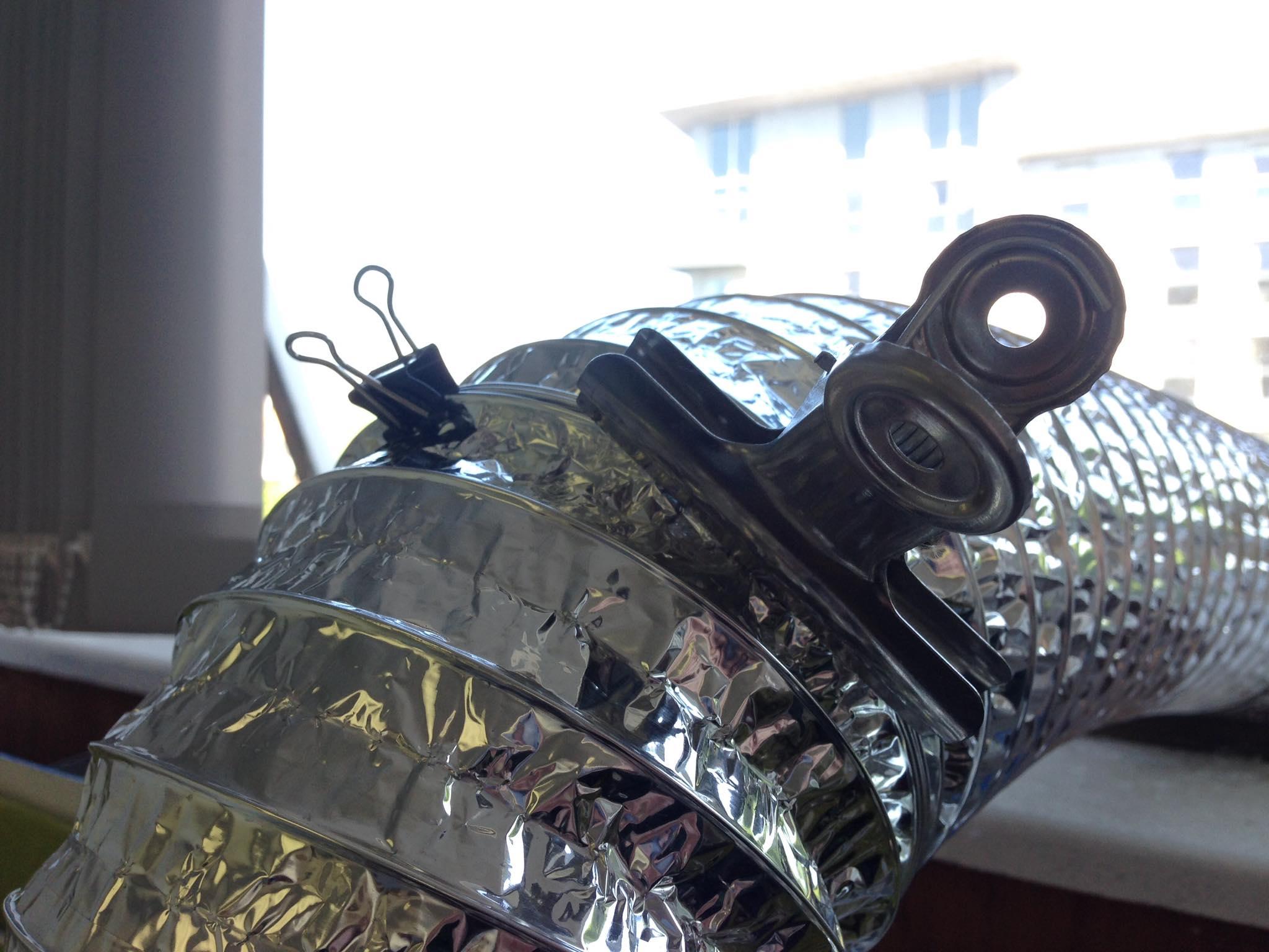 tika rasts ātrs risinajums savilkt caurumu kopā ar knaģiem līdzīgām saspraudēm