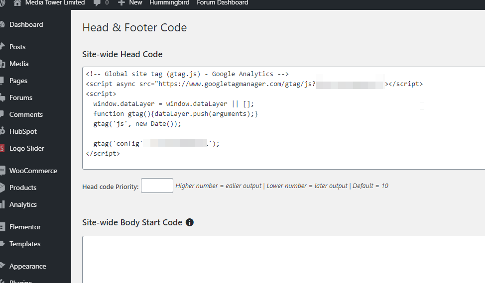 Sadaļā Site-wide Head Code ievietojam pilno Google analytics kodu